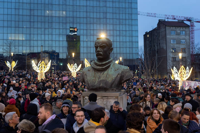 Демонстранты на акции против сербского президента Александра Вучича, Белград, 22 декабря 2024 года
