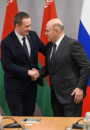 Михаил Мишустин использовал пересечение с главами
правительств стран ЕАЭС на горноалтайском курорте (на фото —
премьер Белоруссии Александр Турчин) для серии оперативных
переговоров по союзным делам