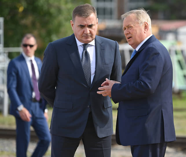 Помощник президента Алексей Дюмин выслушал главу ВТБ Андрея Костина