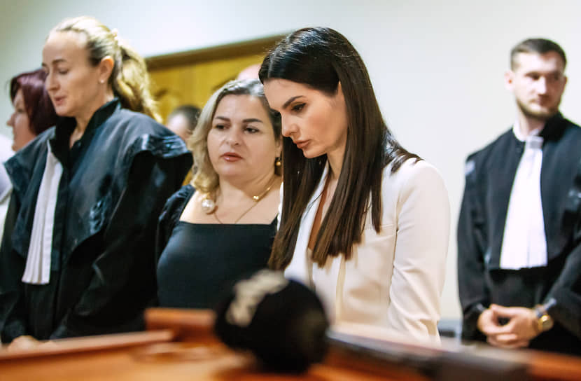 Приговоренная к семи годам тюрьмы глава Гагаузской автономии Евгения Гуцул (вторая справа) назвала решение суда «политической расправой, запланированной и исполненной по указке сверху»