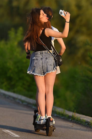 Новая система рейтингов повлияет на поведение нарушителей на электросамокатах, уверены операторы кикшеринга