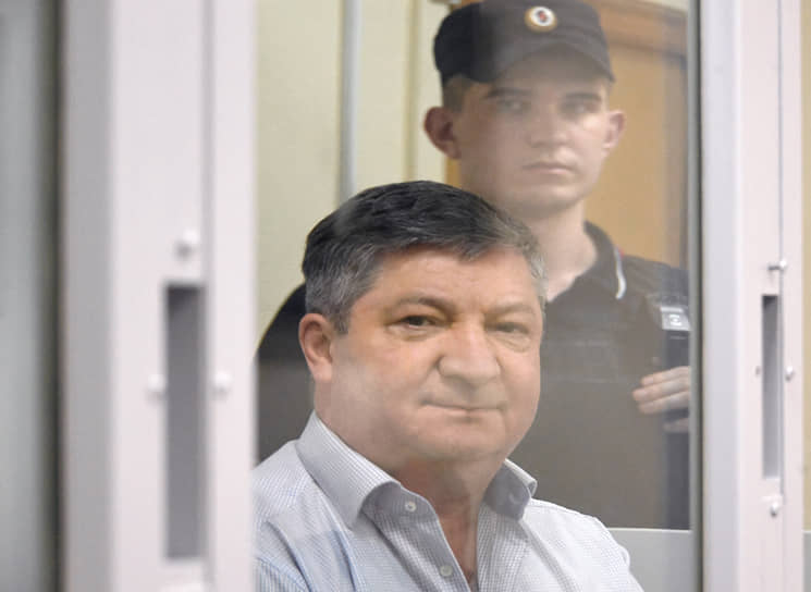 Бывший замначальника Генштаба Халил Арсланов намерен не отбывать срок, а отправиться на передовую