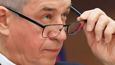 Иркутские кандидаты программируют избирателей // Губернатор Кобзев обещает землякам светлое будущее, а его оппонент напоминает о светлом прошлом