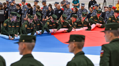 Россияне разложили триколор на смысловые составляющие