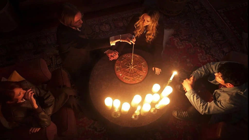 Сюжетных линий на доске и вокруг нее снова набралось на целый фильм