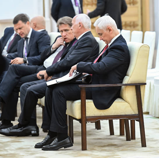 Глава Минздрава Михаил Мурашко во время переговоров занимался самолечением