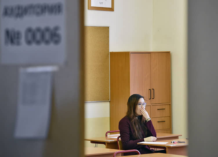 По данным исследователей из ВШЭ и РАНХиГС, участие работников в дополнительном образовании остается скромным, а учат их в основном не новым навыкам, а тому, чего требует законодательство