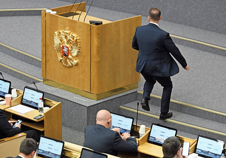 Ярослав Нилов во время заседания Госдумы (апрель 2025 года)