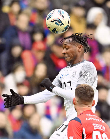 Брайан Хиль (слева)