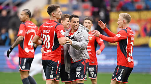 Российское первенство сыграло на уплотнение // После десяти туров его верхняя половина радует скромностью разрывов