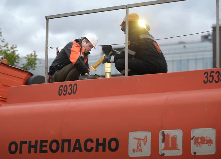 Облегчение импорта в долгосрочной перспективе поможет восстановить запасы топлива, которые могут отсутствовать на нефтебазах, и создать подушку безопасности