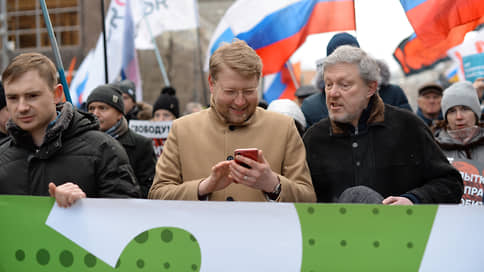 Яблоко плотно закатали // Зампредседателя партии Яблоко задержан по подозрению в фейках об армии