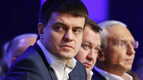 С поправкой на мэра // Красноярскому губернатору приходится менять закон, чтобы избрать градоначальника