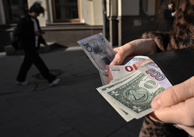 Рубль попал на китайский праздник Рубль попал на китайский праздник