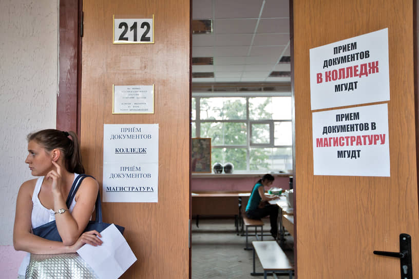 Все больше регионов хотят убедить школьников после получения аттестата продолжить обучаться в колледже