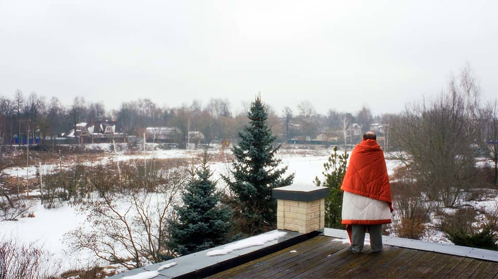 В «Фейерверках днем» семейная тема обыграна без красивостей и без мистики, но и без духоты