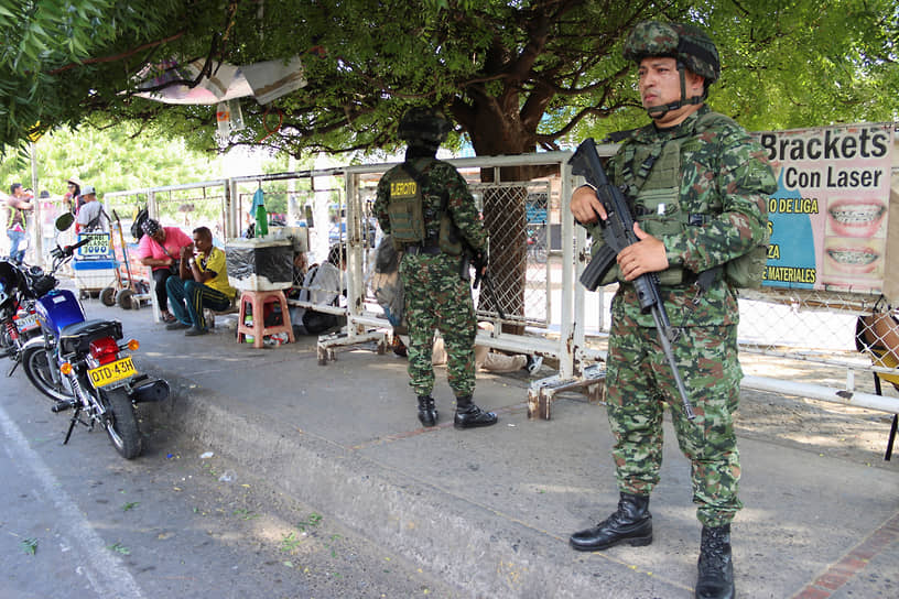Колумбийские солдаты на границе с Венесуэлой