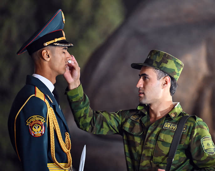 Солдаты роты почетного караула как пороха нюхнули перед приездом президента России