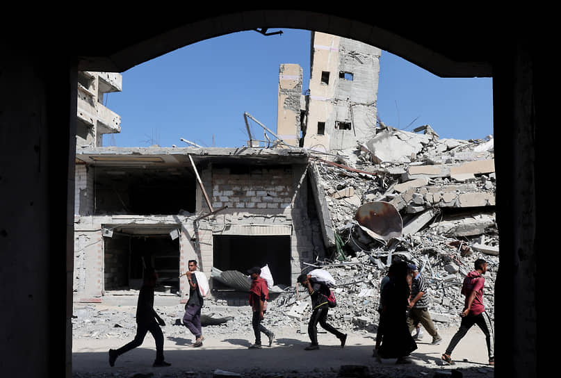 Палестинцы возвращаются в Хан-Юнис после вывода из этого района израильских войск