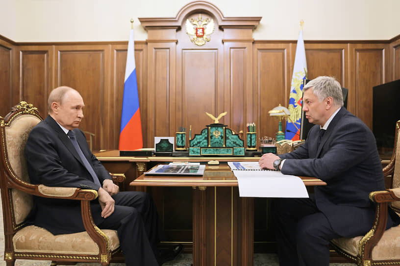 Президент России Владимир Путин и губернатор Ульяновской области Алексей Русских