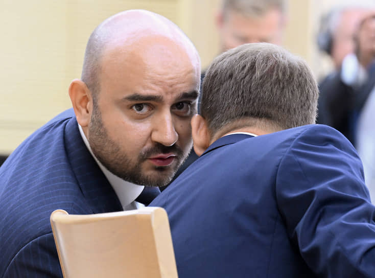 Губернатор Самарской области Вячеслав Федорищев (слева)