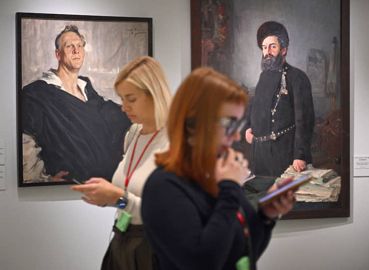 В экспозиции есть и галерея портретов современников Гиляровского, среди которых, например, Федор Шаляпин