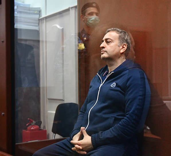 Руфат Исмаилов утверждает, что сам взятки не брал, а от подчиненных — тем более