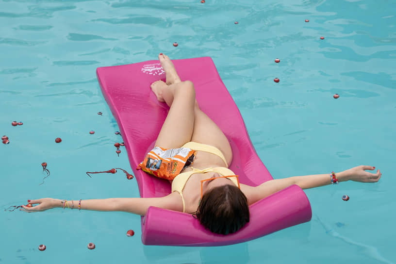 Старинный образ из немецких сказок получает в фильме трактовку в самом буквальном смысле вырвиглазную