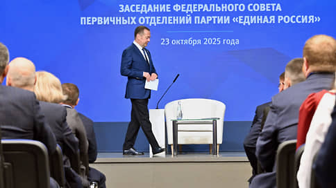 Единороссы поговорили о первичном // Дмитрию Медведеву доложили об успехах низового звена партии
