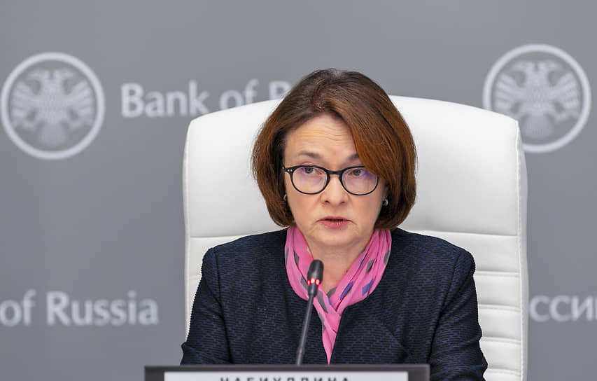 Продвигаться дальше по пути смягчения ДКП Банк России решил с осторожностью (на фото — глава регулятора Эльвира Набиуллина)