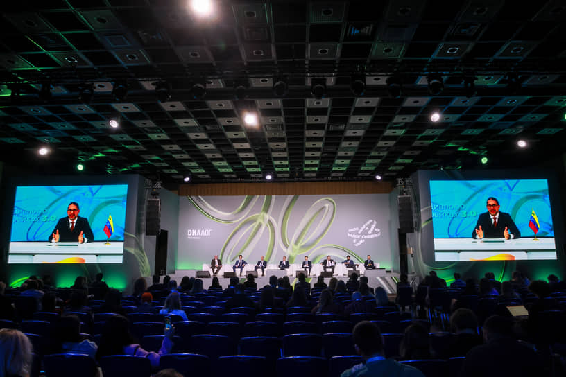 Панельная дискуссия «Глобальный диалог: обеспечение цифрового суверенитета в условиях многополярности» в рамках III Международного форума «Диалог о фейках 3.0»