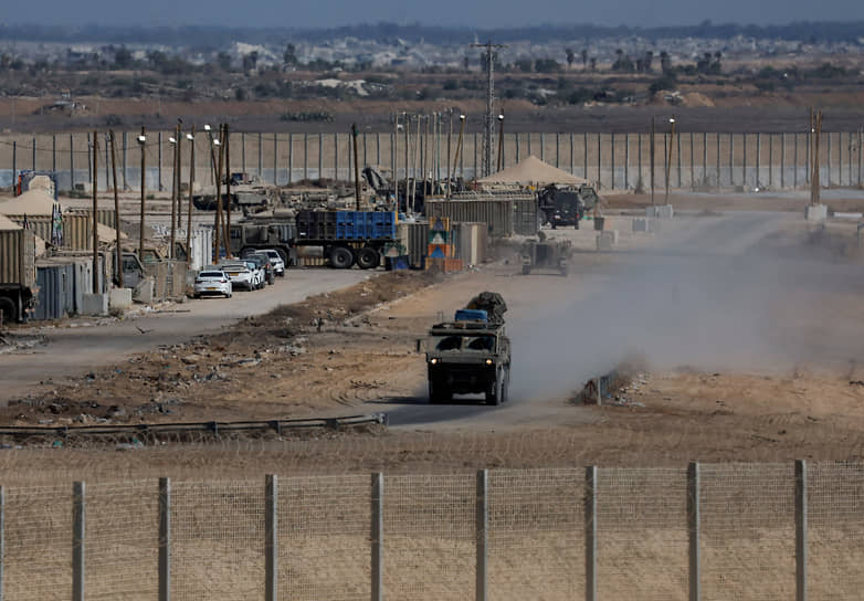 Израильская бронетехника на границе с Газой