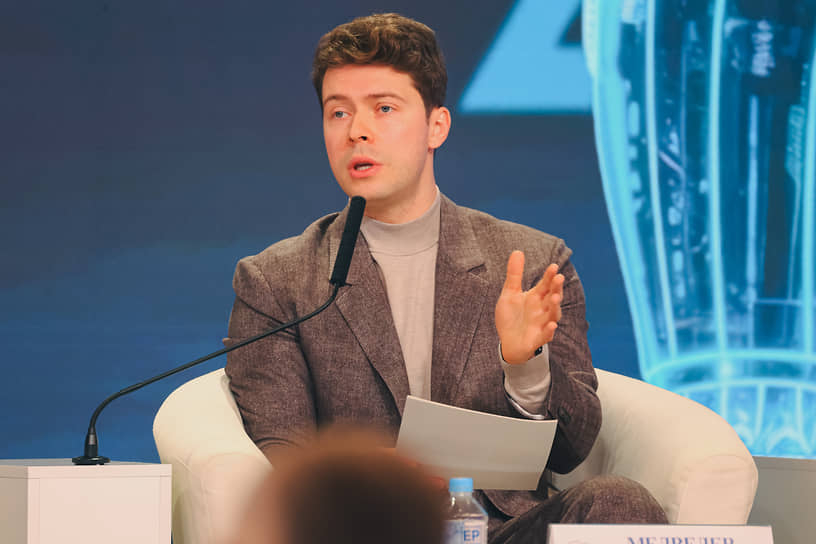 Руководитель партийных программ «Единой России» Илья Медведев готов взять на вооружение инновационный опыт Китая, за исключением «расстрелов за коррупцию»