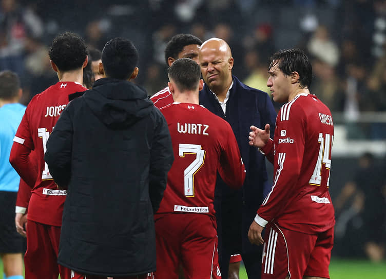 В новом сезоне усилившийся на €482 млн «Ливерпуль» потерпел уже семь поражений, три из которых — пропустив решающий мяч в концовке