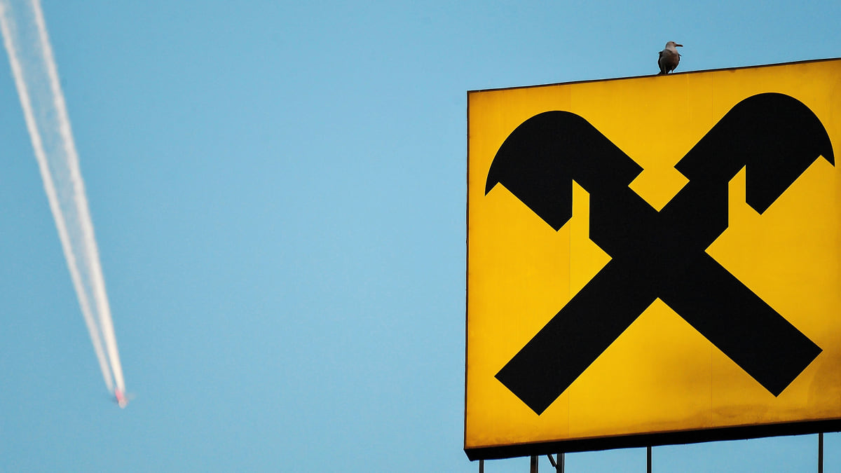 RBI ускоренно сокращает российский бизнес