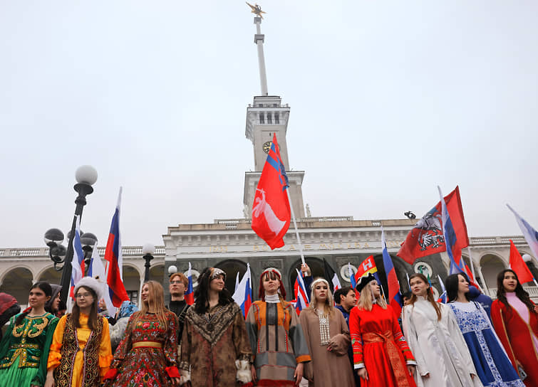 Флэшмоб активистов «Молодой гвардии Единой России» и «Волонтерской роты»