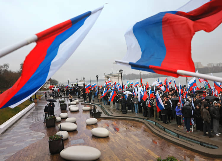 Флэшмоб активистов «Молодой гвардии Единой России» и «Волонтерской роты»