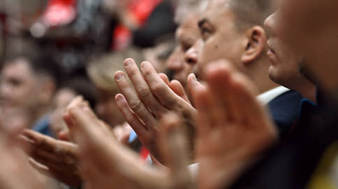 Пролетарии снова соединяются // КПРФ хочет выстроить мировую систему социалистической контрпропаганды