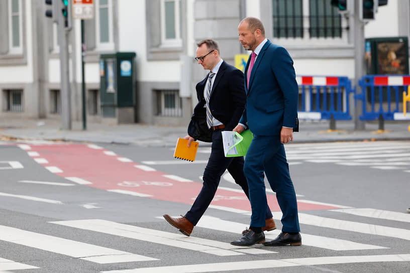 Министр обороны Бельгии Тео Франкен (справа)