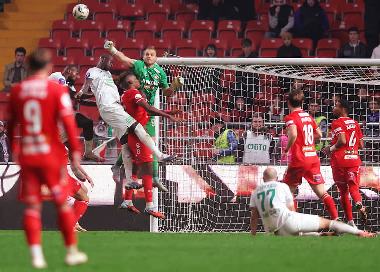 Момент матча между «Спартаком» и «Ахматом»