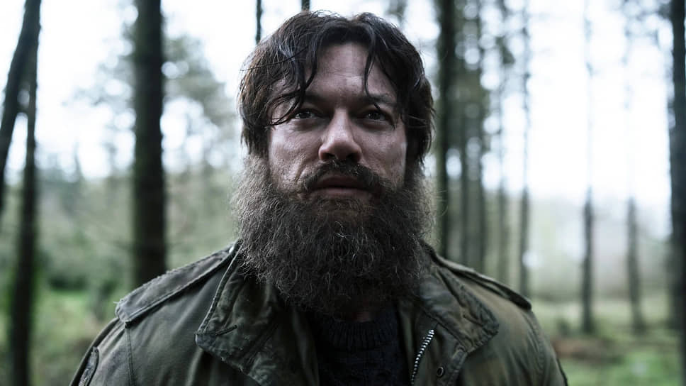 Муж героини Миллы Йовович, обросший кустистой бородой (Люк Эванс),— мифический богатырь, но с другой стороны посмотреть — скрывающийся на острове дезертир