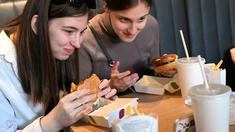 Еда ускоряется // Посещаемость заведений фастфуда выросла при падении трафика в ресторанах