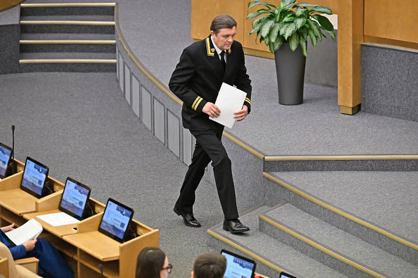 Депутаты оценили «красивую форму» секретаря пленума Верховного суда Олега Зателепина, но остались недовольны содержанием его выступлений