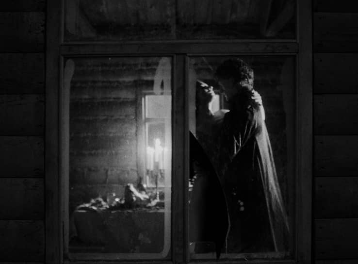 Черно-белое изображение придает фильму претенциозный «авторский» флер, но не художественную состоятельность