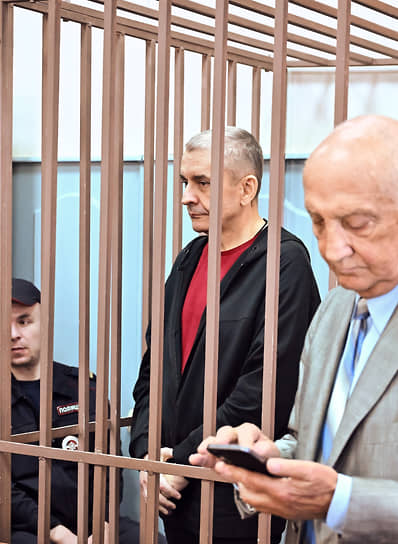 Олегу Фролову следствие инкриминировало не только участие в масштабном хищении, но и коррупцию