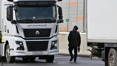 Просьба освободить кабины // Правительство разрешило беспилотным грузовикам ездить совсем без людей