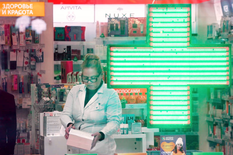 Минздрав хочет, чтобы фармацевты не соблюдали дистанцию с преподавателями