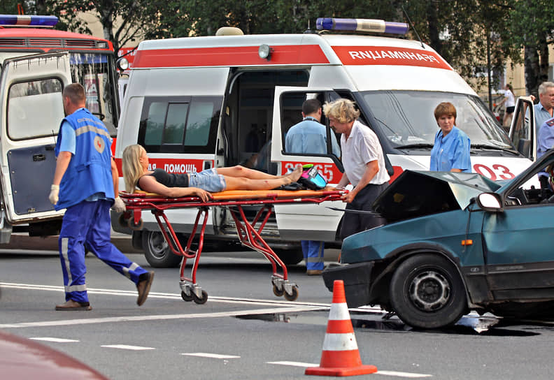 При ДТП с пострадавшими допустимо привлекать виновника аварии к ответственности одновременно по Уголовному и Административному кодексам