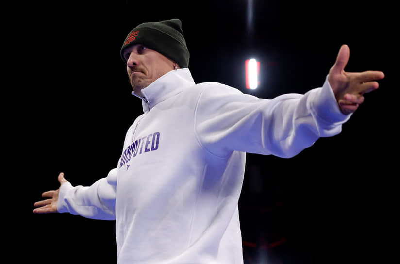 Александр Усик (на фото) во второй раз добровольно отказался от статуса абсолютного чемпиона мира