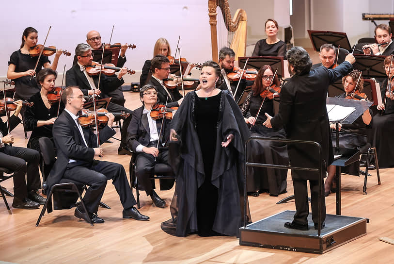 Весомости конкурсу придает не только уровень участников, но и патронаж Альбины Шагимуратовой (в центре) 